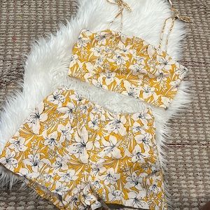 Floral 2‎ piece top and shorts